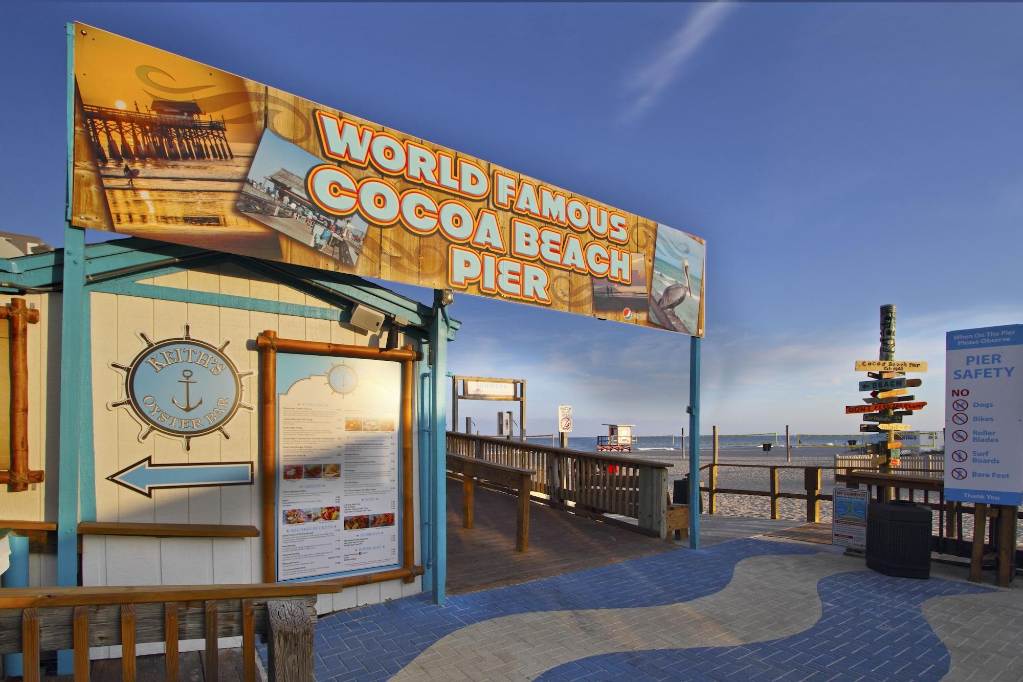 Days Inn By Wyndham Cocoa Beach Port Canaveral Bagian luar foto
