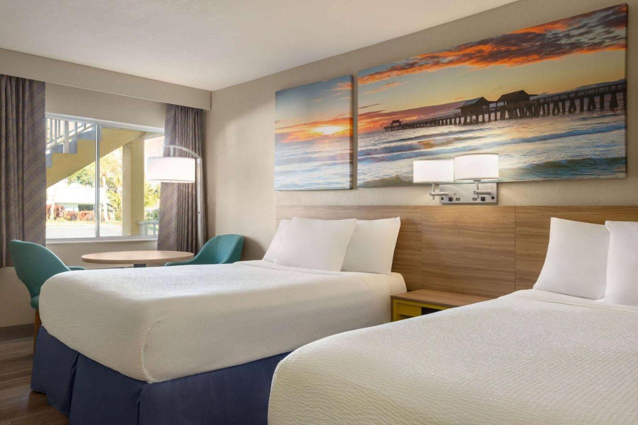 Days Inn By Wyndham Cocoa Beach Port Canaveral Bagian luar foto