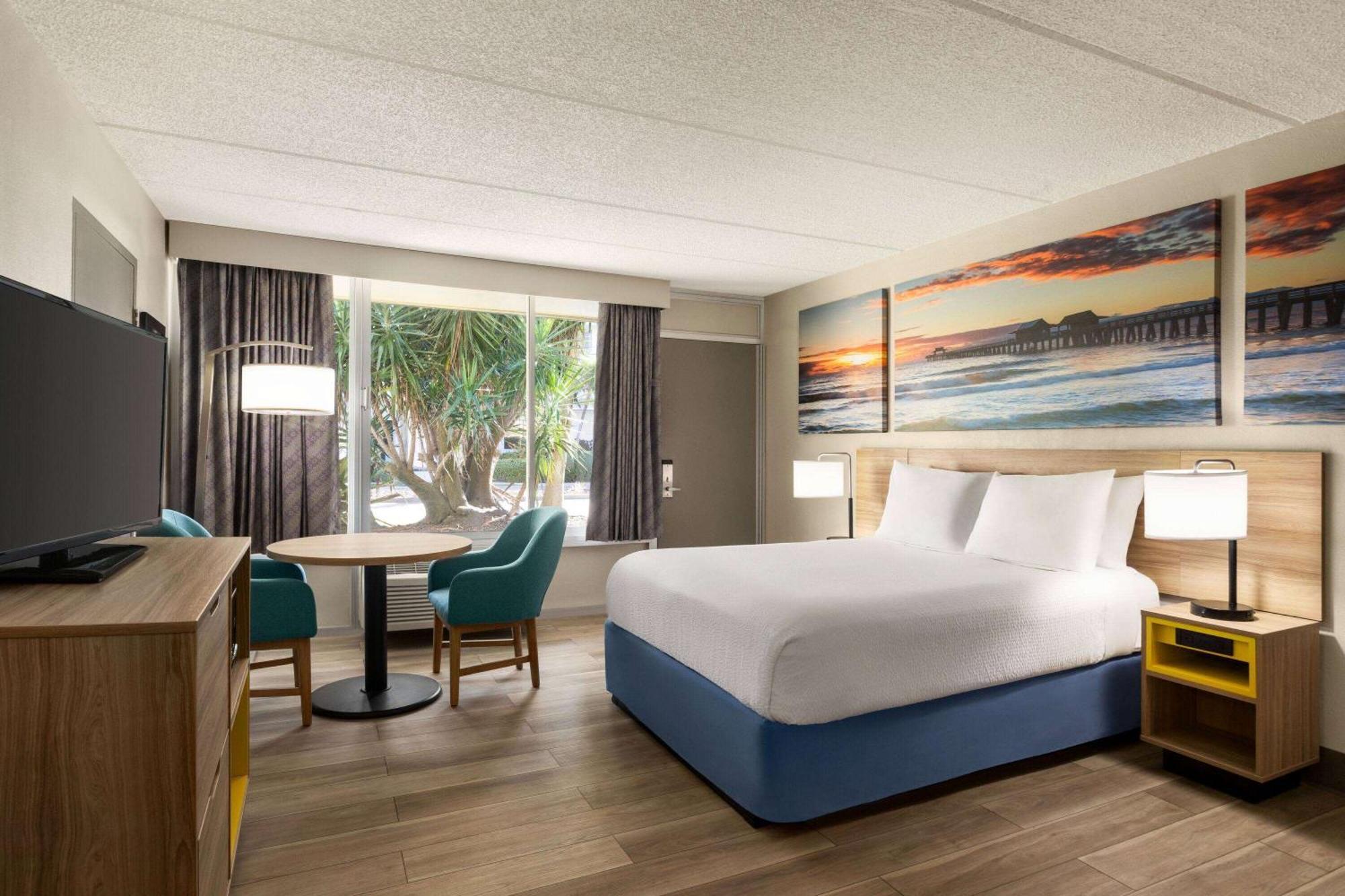 Days Inn By Wyndham Cocoa Beach Port Canaveral Bagian luar foto