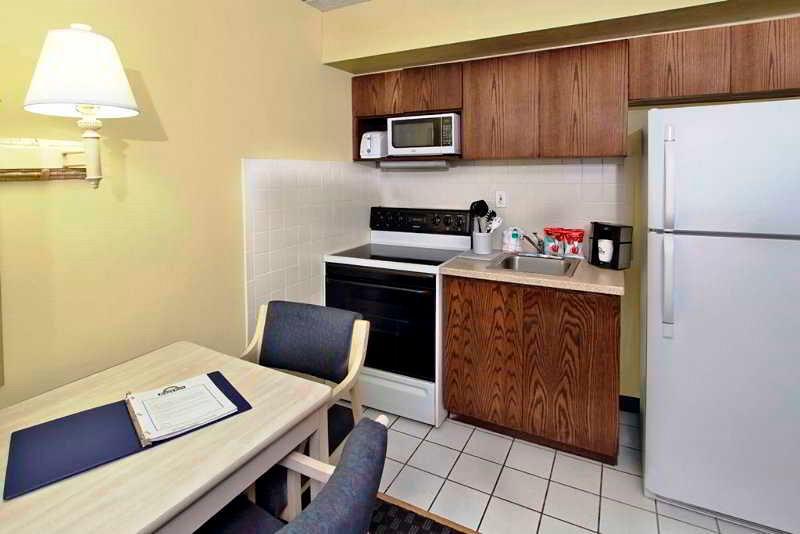 Days Inn By Wyndham Cocoa Beach Port Canaveral Bagian luar foto